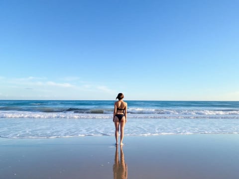 توازن المشي على الشاطئ