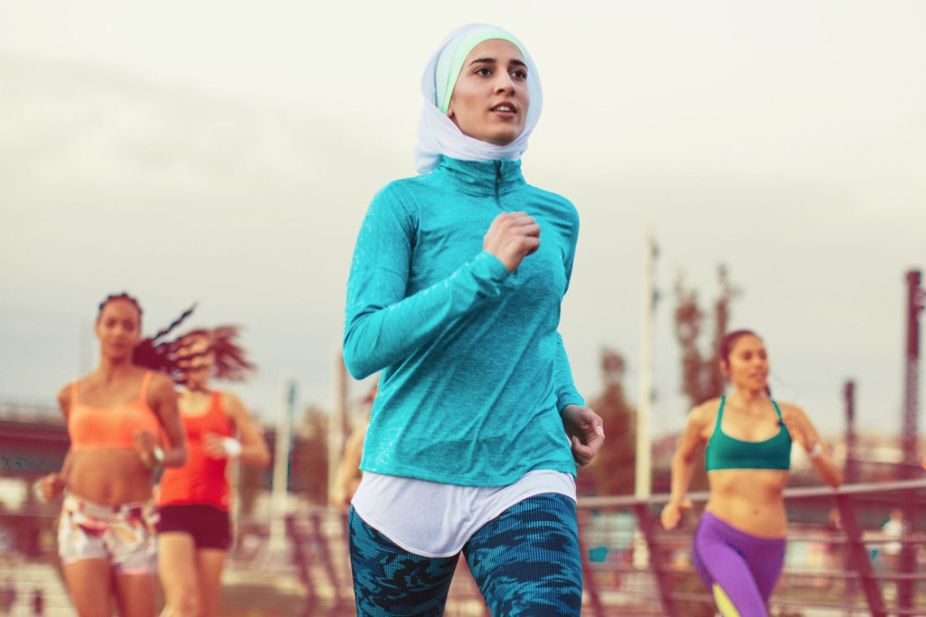5 قواعد لاختيار مقاس الملابس الرياضية للمحجبات:
