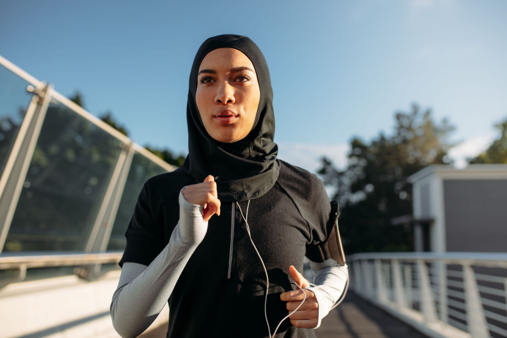 5 أخطاء شائعة عند شراء ملابس المحجبات الرياضية وكيف تتجنبيها بسهولة